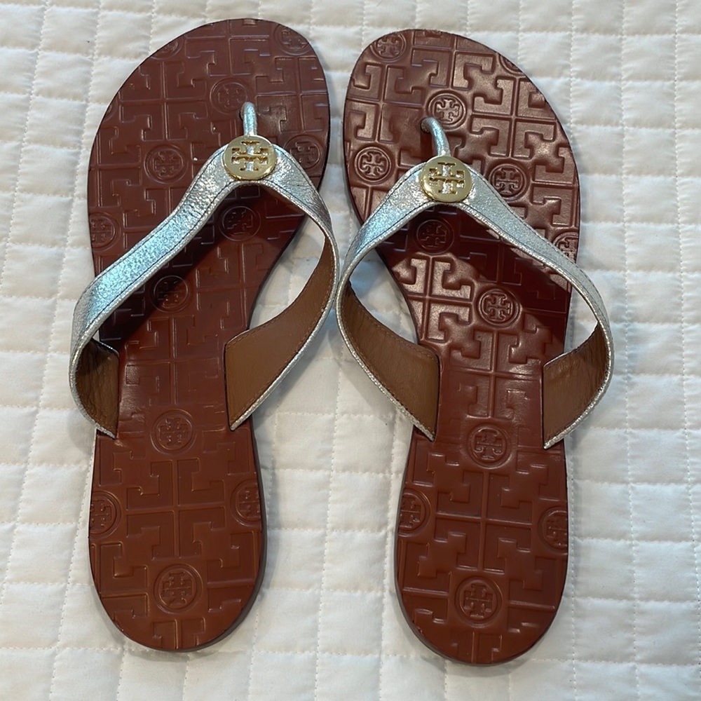 Tory Burch Thora Silver Thong Sandals Size 11